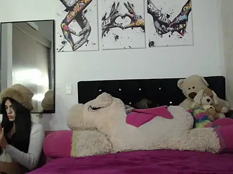 Redvelvett22 online show from October 18, 2025, 5:20 am