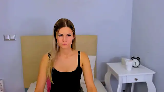 CatrinAmore online show from November 8, 2025, 7:23 am