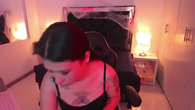 SusanVilla online show from October 30, 2025, 7:44 pm