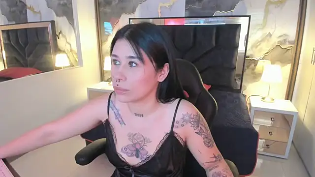 SusanVilla online show from March 3, 2026, 7:43 pm