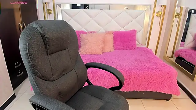 i kristi online show from October 18, 2025, 7:49 pm