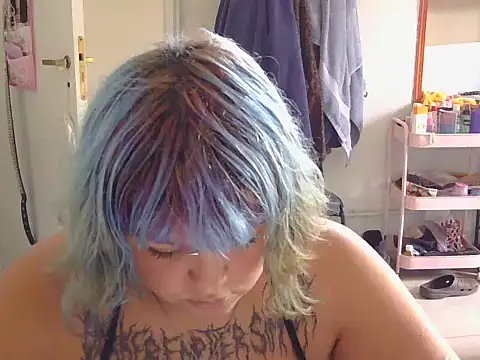 Snapshot of crucifxcked chatting on March 6, 2026, 4:02 pm crucifxcked online show from March 6, 2026, 4:02 pm