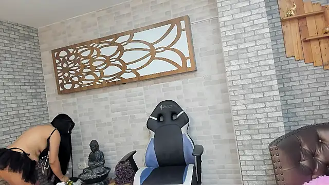 Alisonn Doll online show from October 16, 2025, 12:46 pm