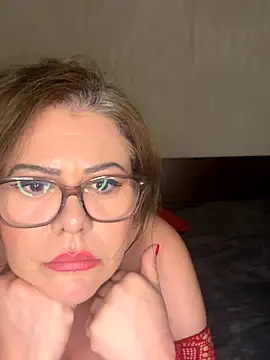 SaraNoir80 online show from October 2, 2025, 12:30 pm