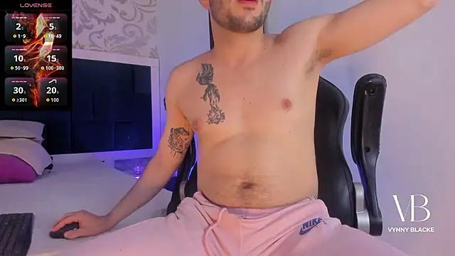 Snapshot of VynnyBlacke_ chatting on March 3, 2026, 4:19 am VynnyBlacke online show from March 3, 2026, 4:19 am