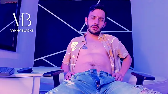 Snapshot of VynnyBlacke_ chatting on February 10, 2026, 4:11 am VynnyBlacke online show from February 10, 2026, 4:11 am