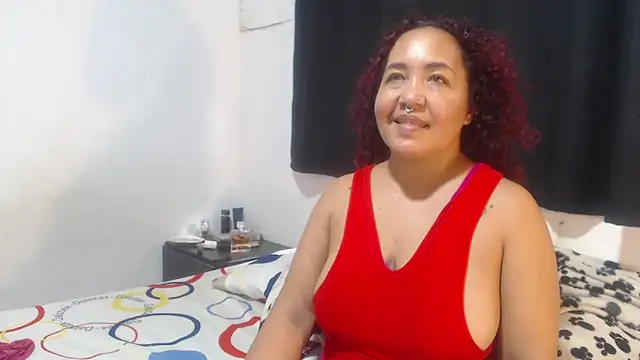 Snapshot of CougarDreams chatting on October 6, 2025, 9:48 pm CougarDreams online show from October 6, 2025, 9:48 pm