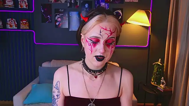 luna son online show from December 22, 2025, 9:37 pm