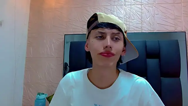 thaigo twink38 online show from December 5, 2025, 4:44 am