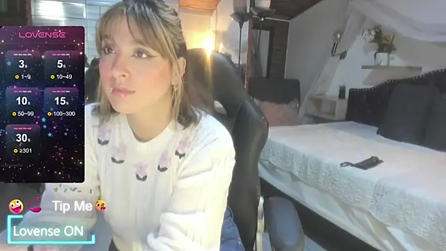 sophialyh 1 online show from April 28, 2026, 3:38 pm