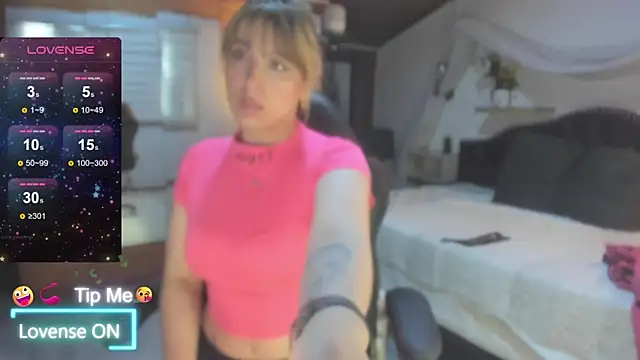 sophialyh 1 online show from May 9, 2026, 1:03 pm