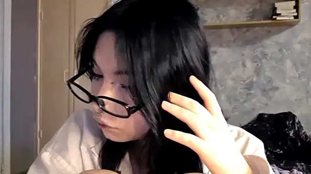 Snapshot of Beeping_Creature chatting on December 5, 2025, 11:20 am Beeping Creature online show from December 5, 2025, 11:20 am