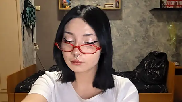 Snapshot of Beeping_Creature chatting on December 15, 2025, 4:24 pm Beeping Creature online show from December 15, 2025, 4:24 pm