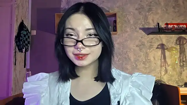 Snapshot of Beeping_Creature chatting on December 21, 2025, 12:51 pm Beeping Creature online show from December 21, 2025, 12:51 pm