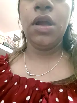 Snapshot of DesiRiya12 chatting on October 6, 2025, 8:37 am DesiRiya12 online show from October 6, 2025, 8:37 am