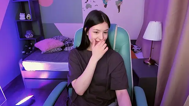 Snapshot of Azaliya_Haze chatting on February 20, 2026, 5:26 am Azaliya Haze online show from February 20, 2026, 5:26 am