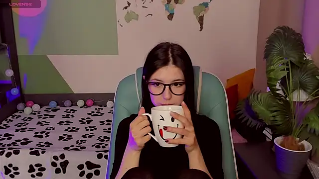 Snapshot of Azaliya_Haze chatting on October 15, 2025, 5:17 am Azaliya Haze online show from October 15, 2025, 5:17 am