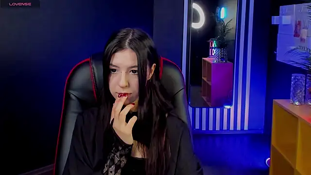 Snapshot of Azaliya_Haze chatting on October 12, 2025, 10:27 am Azaliya Haze online show from October 12, 2025, 10:27 am