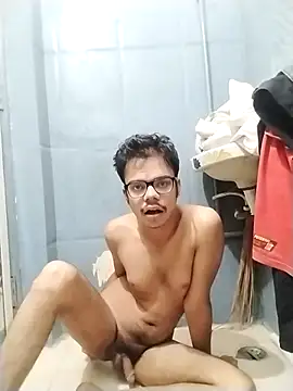 Snapshot of sexybobby13 chatting on November 7, 2025, 8:41 am sexybobby13 online show from November 7, 2025, 8:41 am