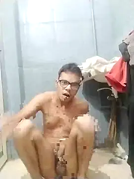 Snapshot of sexybobby13 chatting on December 15, 2025, 10:21 am sexybobby13 online show from December 15, 2025, 10:21 am