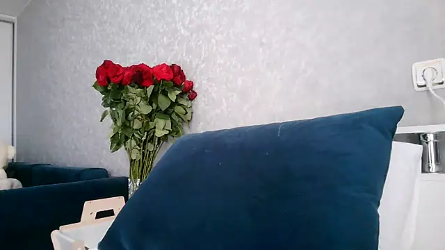 Snapshot of Nika_Verona6 chatting on October 7, 2025, 9:54 am Nika Verona6 online show from October 7, 2025, 9:54 am