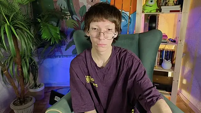 Snapshot of TommieHi chatting on October 15, 2025, 12:24 pm TommieHi online show from October 15, 2025, 12:24 pm