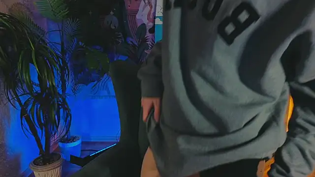 Snapshot of TommieHi chatting on October 25, 2025, 5:28 am TommieHi online show from October 25, 2025, 5:28 am