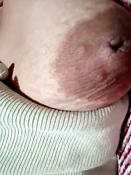 Hotmommax online show from January 14, 2026, 7:28 pm