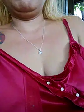 Hotmommax online show from May 31, 2026, 12:49 am