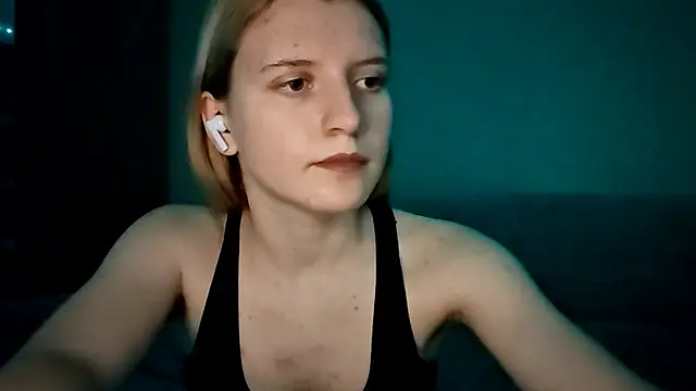 LynteriLain online show from November 27, 2025, 3:18 am