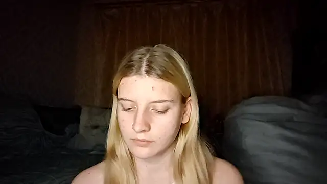 LynteriLain online show from October 14, 2025, 8:31 pm