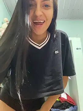 Snapshot of miluwatson chatting on November 13, 2025, 3:43 am miluwatson online show from November 13, 2025, 3:43 am