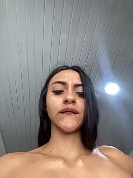 Snapshot of miluwatson chatting on October 30, 2025, 8:39 pm miluwatson online show from October 30, 2025, 8:39 pm