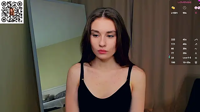 MinaRuzzo online show from November 17, 2025, 5:44 am