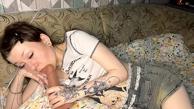 RebelKitsune online show from November 19, 2025, 7:19 am