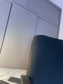 EmilyZuits online show from October 28, 2025, 9:58 pm