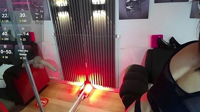 chloe  Jones  online show from February 2, 2026, 12:59 pm