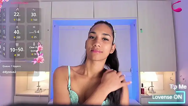 AnahiCollins online show from January 13, 2026, 11:36 am