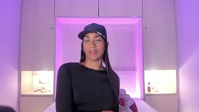 AnahiCollins online show from February 1, 2026, 11:41 am