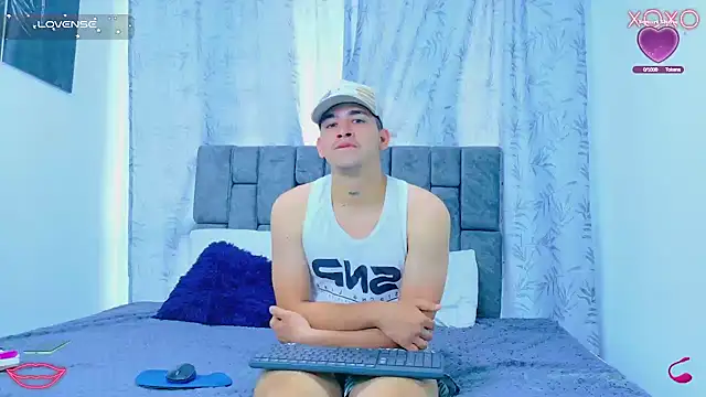 Snapshot of Laura_King chatting on September 27, 2025, 9:10 pm Laura King online show from September 27, 2025, 9:10 pm