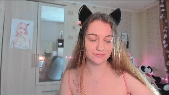 cyberprincessss online show from October 8, 2025, 5:35 pm