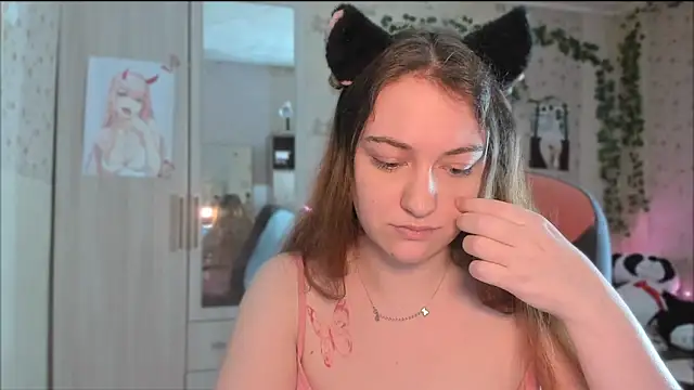 cyberprincessss online show from October 9, 2025, 5:35 pm