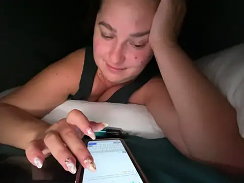 red mini fox online show from October 5, 2025, 9:16 pm