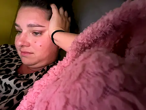 red mini fox online show from October 16, 2025, 4:59 pm