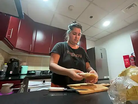 red mini fox online show from October 4, 2025, 8:38 am