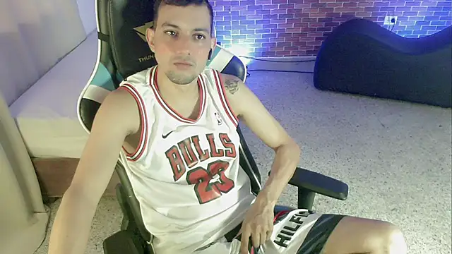 Snapshot of Bulls_23_ chatting on October 2, 2025, 1:58 pm Bulls 23 online show from October 2, 2025, 1:58 pm