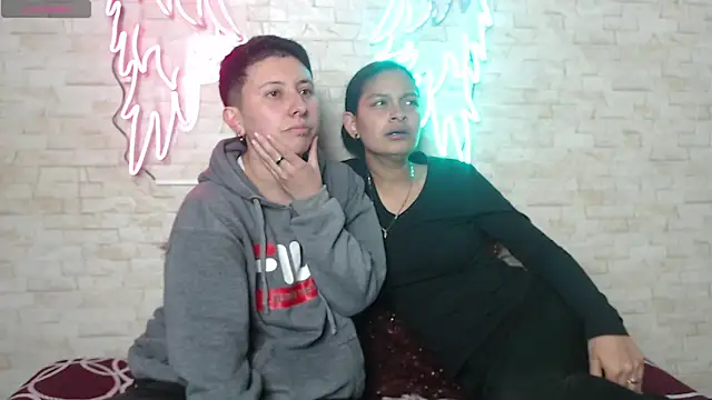 Snapshot of Gaby_and_Mei chatting on October 2, 2025, 4:05 am Gaby and Mei online show from October 2, 2025, 4:05 am