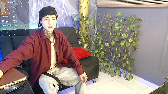 Kuregari xs online show from October 24, 2025, 5:06 am