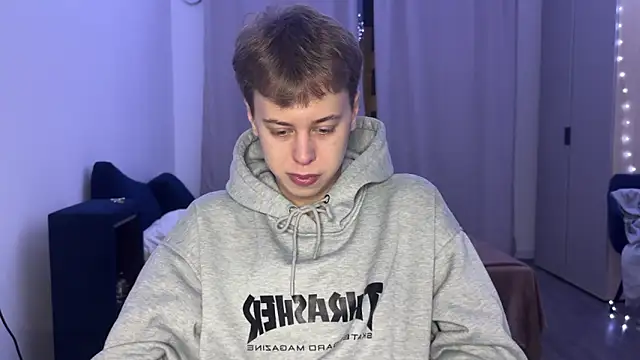 Snapshot of _bee_boy_ chatting on November 29, 2025, 2:28 pm bee boy online show from November 29, 2025, 2:28 pm