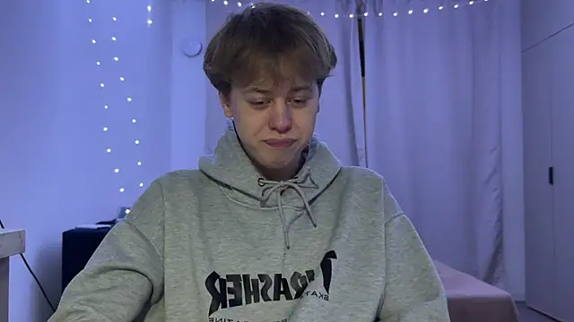 Snapshot of _bee_boy_ chatting on November 20, 2025, 4:18 pm bee boy online show from November 20, 2025, 4:18 pm